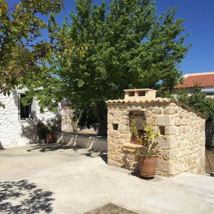 Aνεξάρτητη Παραδοσιακή Πέτρινη Κατοικία Corinth エクステリア 写真