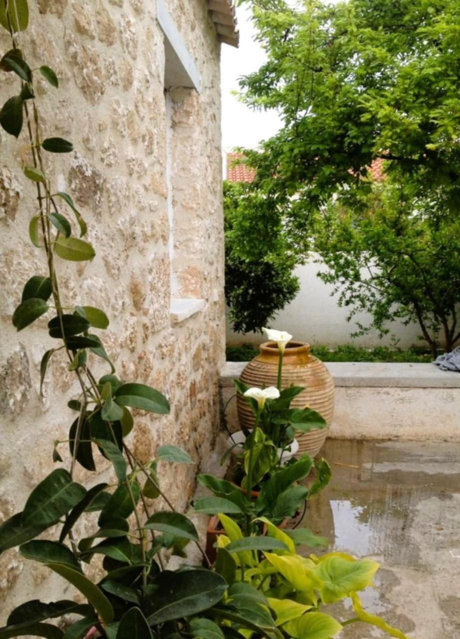 Aνεξάρτητη Παραδοσιακή Πέτρινη Κατοικία Corinth エクステリア 写真